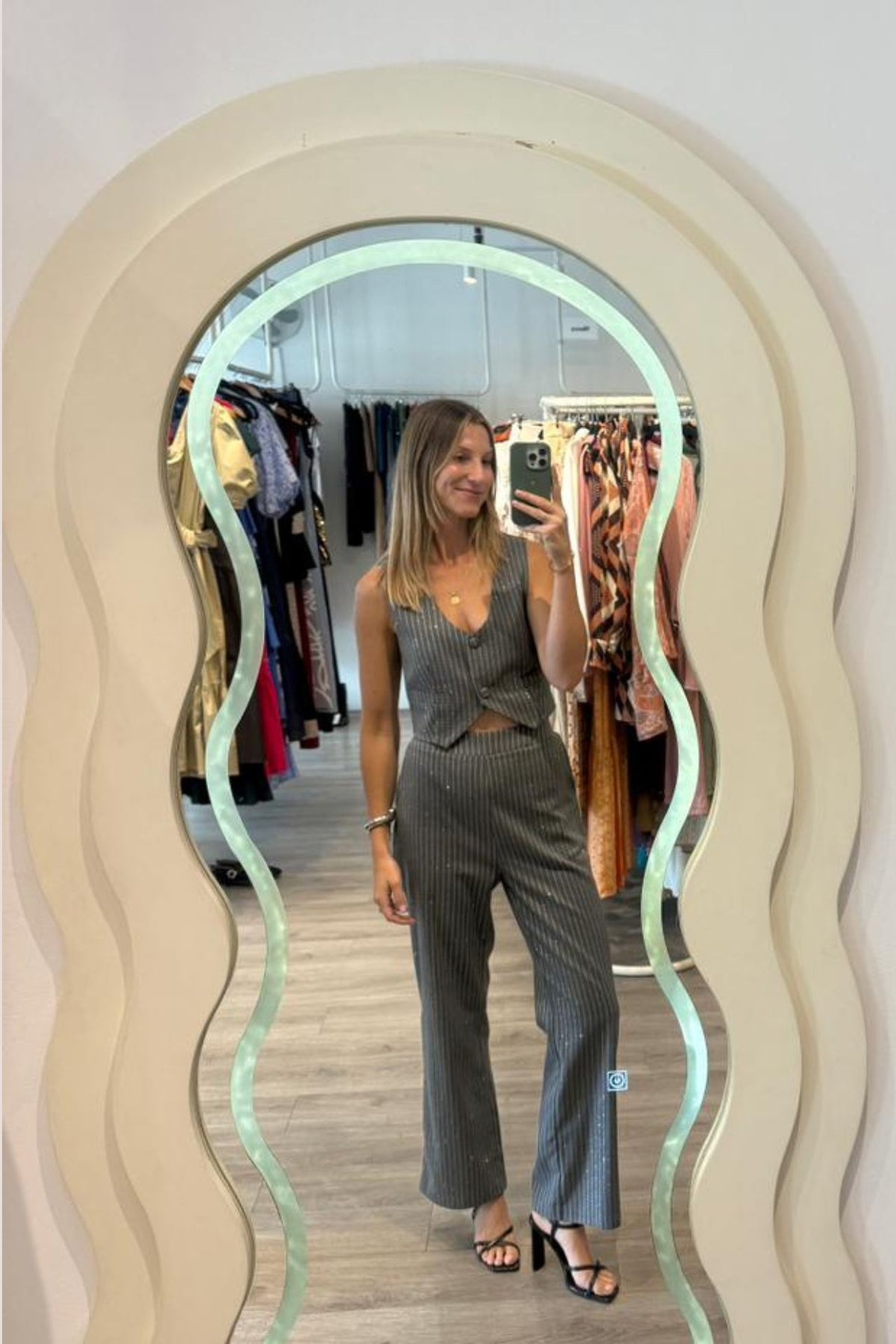 Pantalón Gris A Rayas
