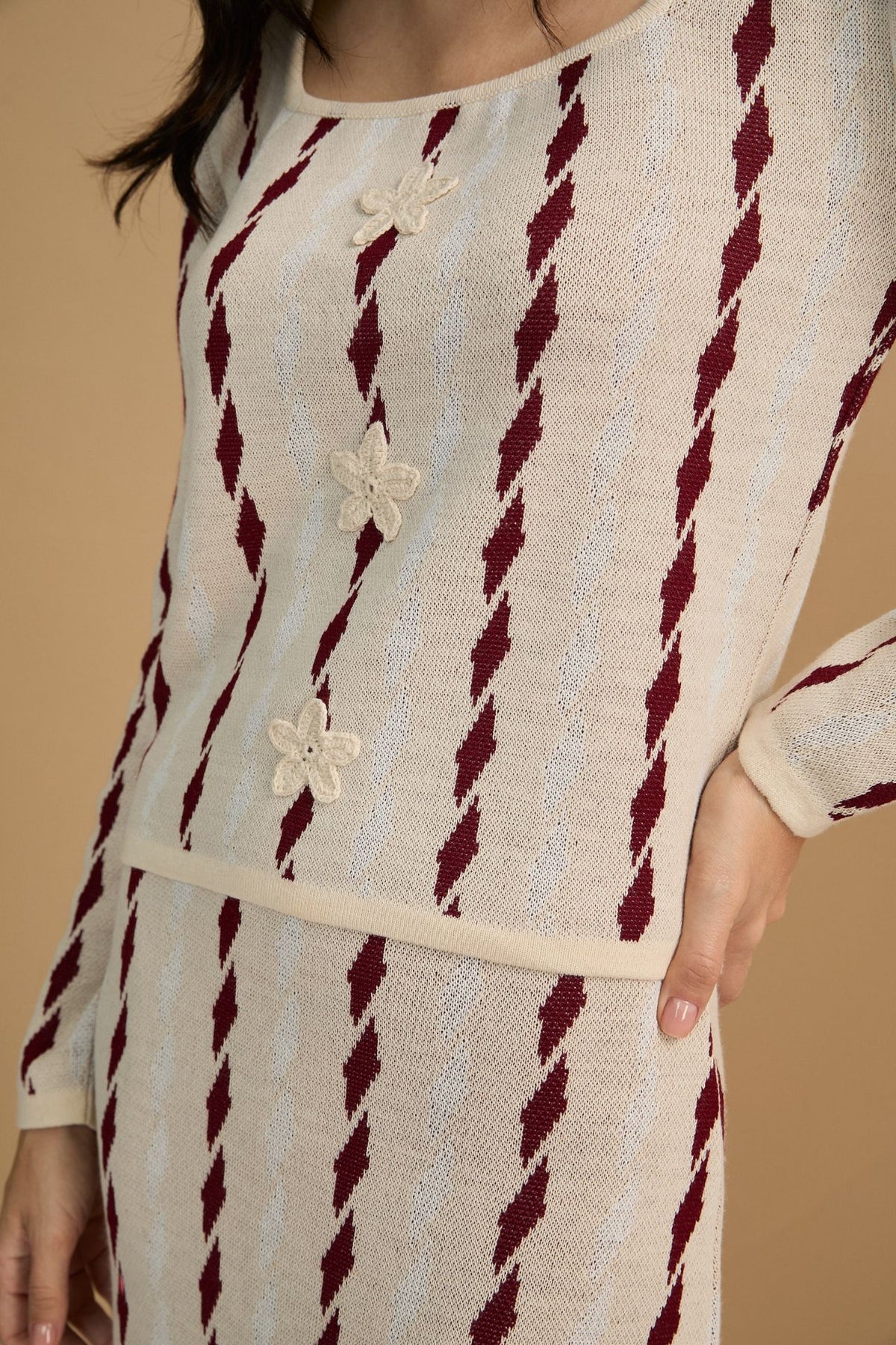 Sweater Noemi Crema Con Guinda