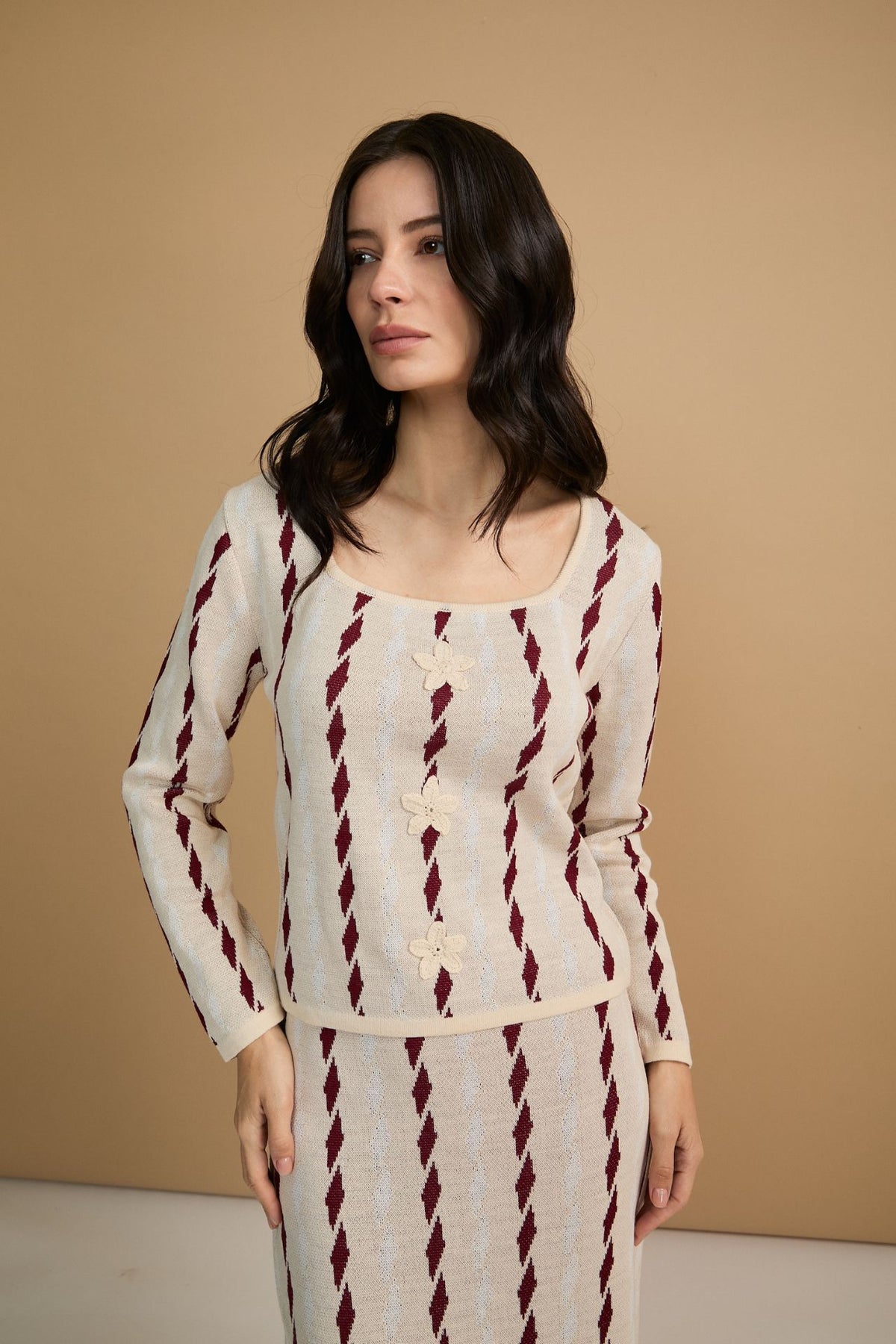 Sweater Noemi Crema Con Guinda